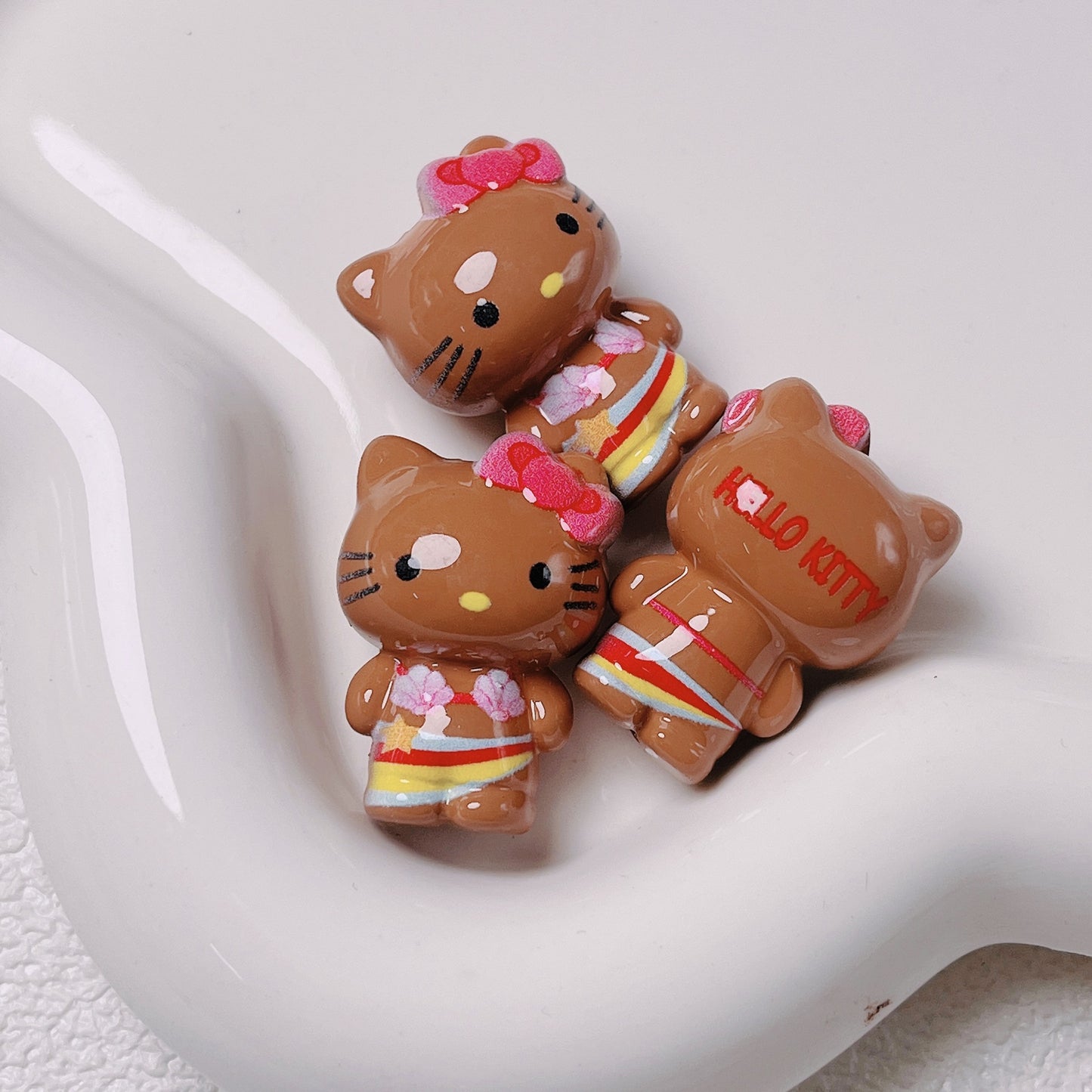 3D Painted Acrylic Beads 26mm Sun Kissed Hello KT Character 5pcs 16