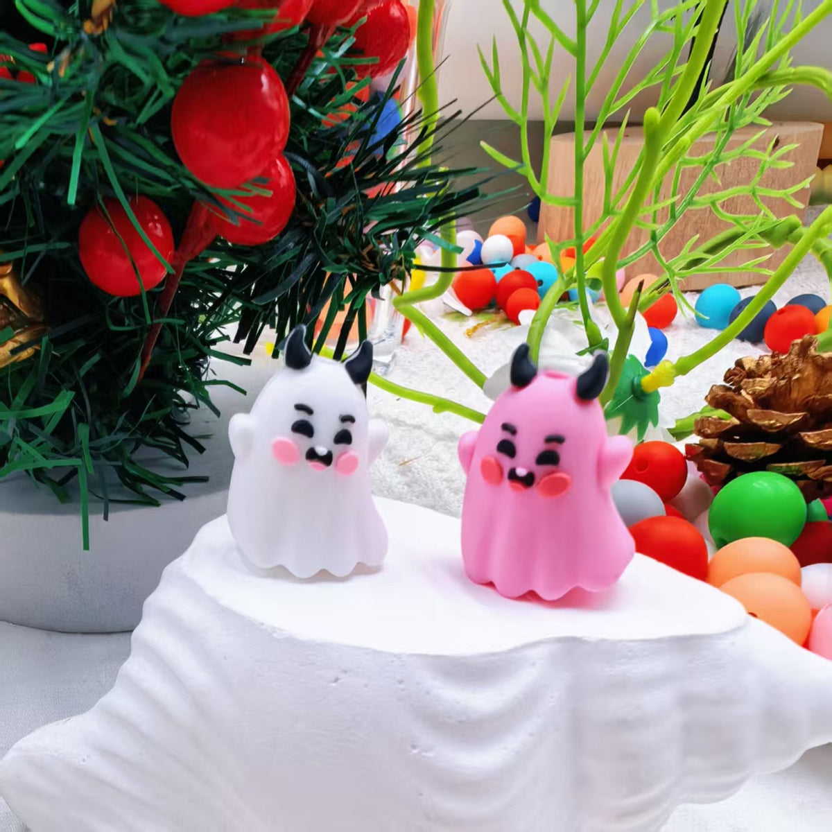 Silicone 3D Focal Beads Ghost Expression Blushing Cheeks Horns 20pcs