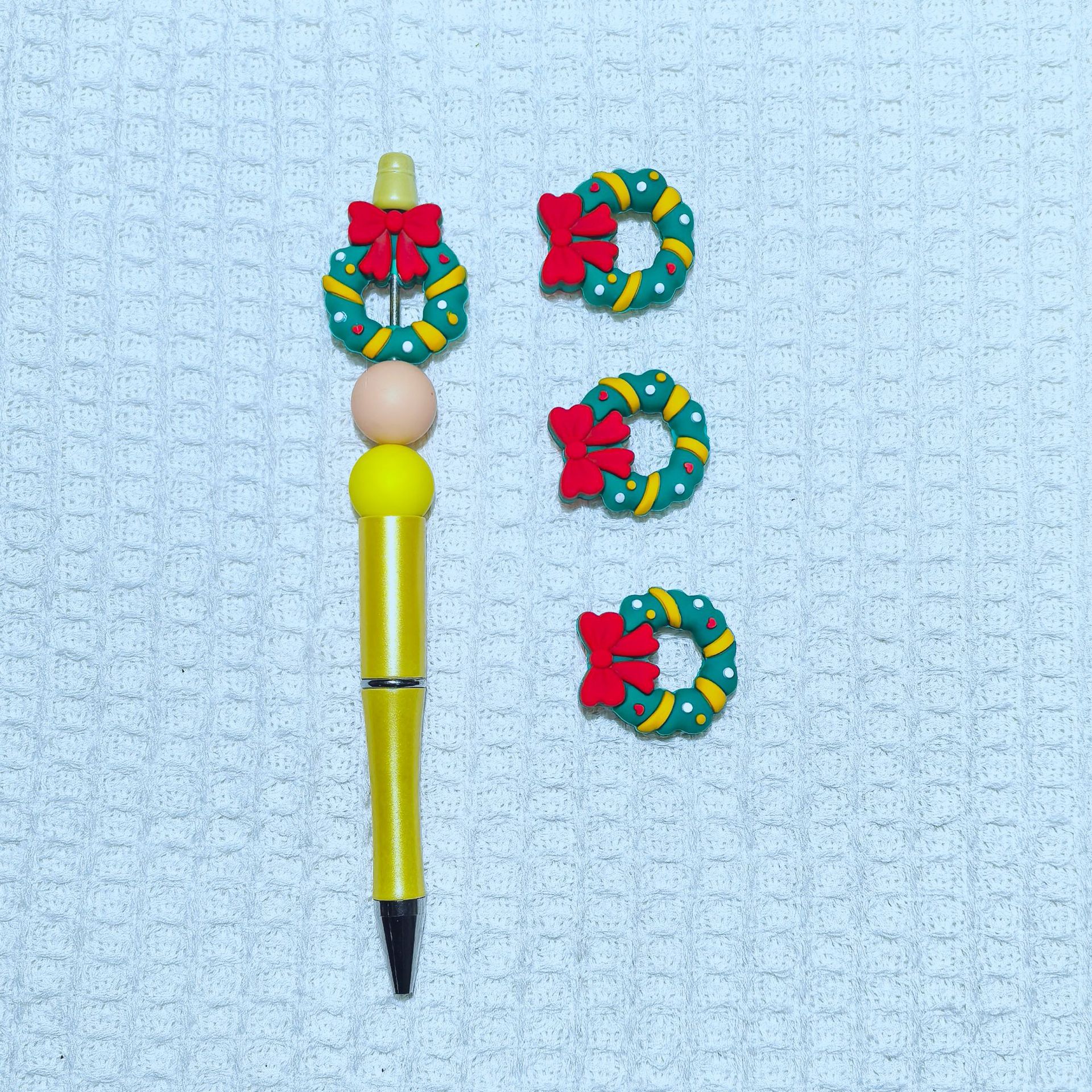 Silicone 3D Focal Beads Christmas Circle Holding Red Bow 20pcs 4