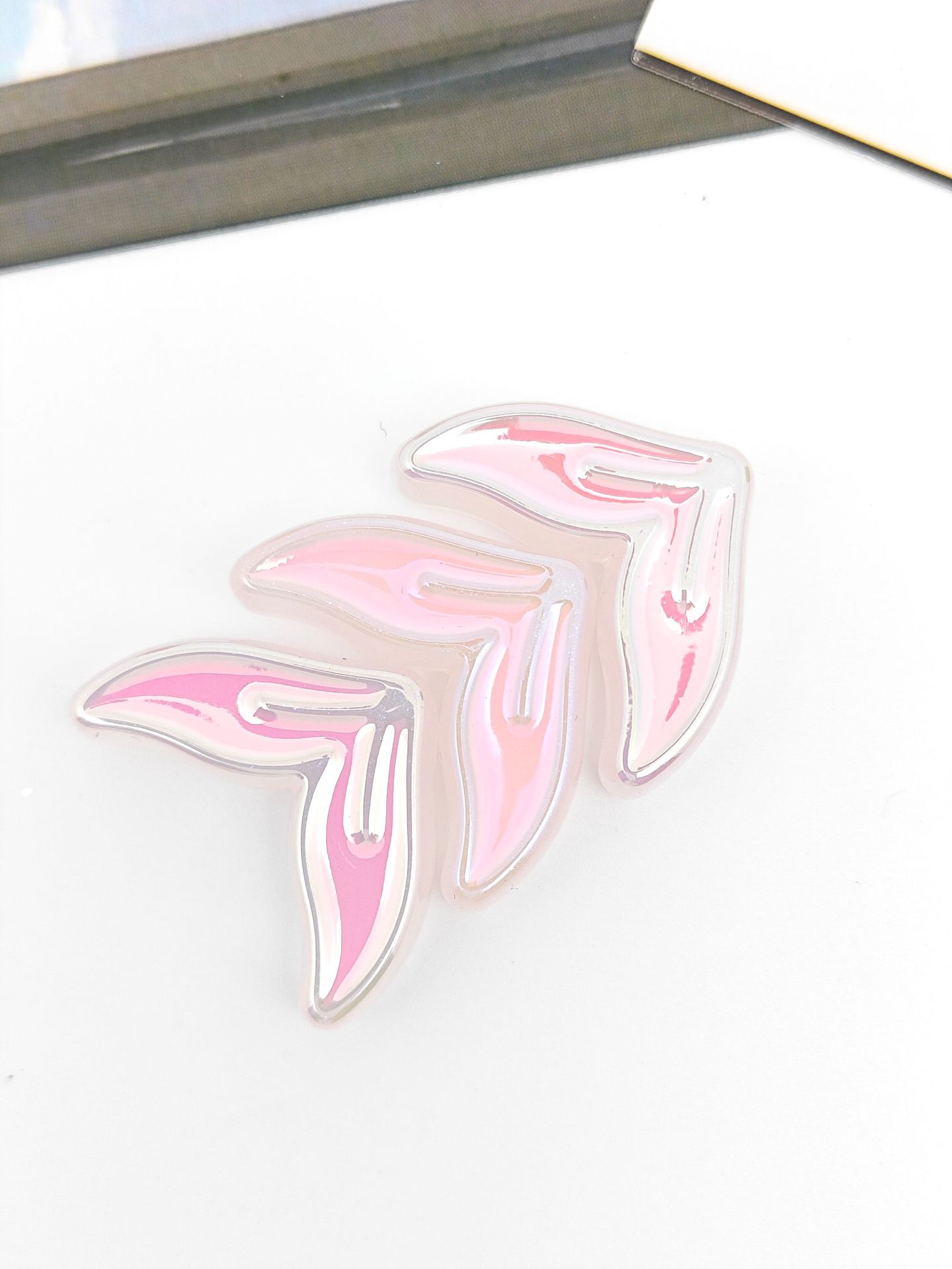 Glow Mermaid Tail Acrylic Beads 29x20x9mm Glow In The Dark 50pcs 20