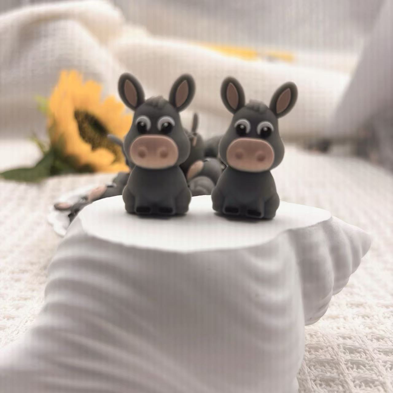 Silicone 3D Focal Beads Donkey Soft Gray with Pink Snout 20pcs 4