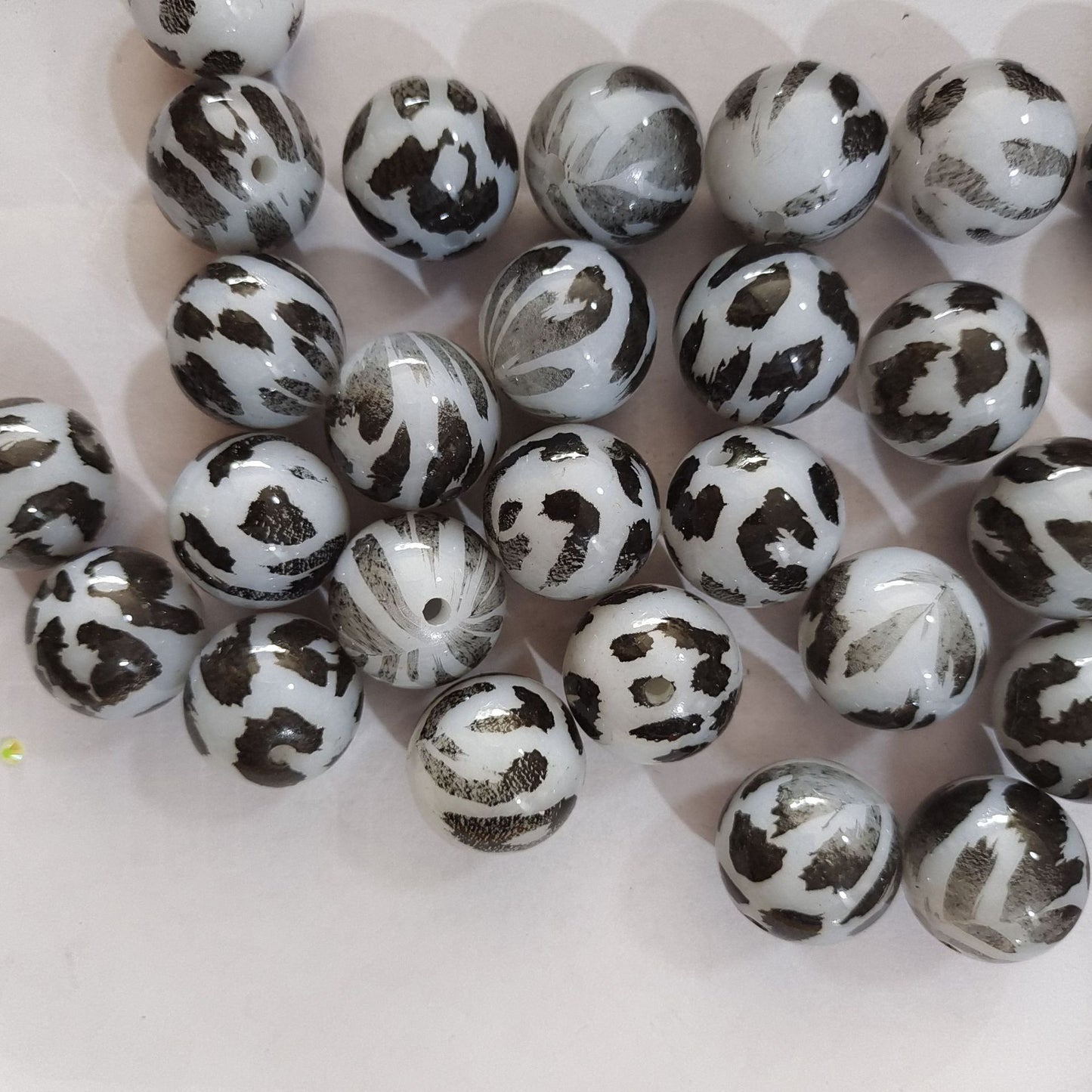 Jelly Bubblegum Beads 20mm White Leopard Print Glossy 10pcs