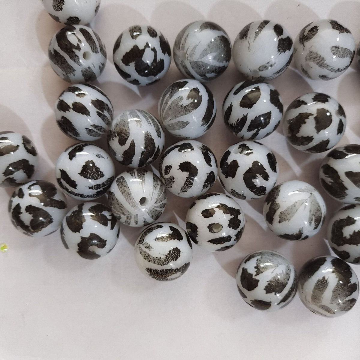 Jelly Bubblegum Beads 20mm White Leopard Print Glossy 10pcs
