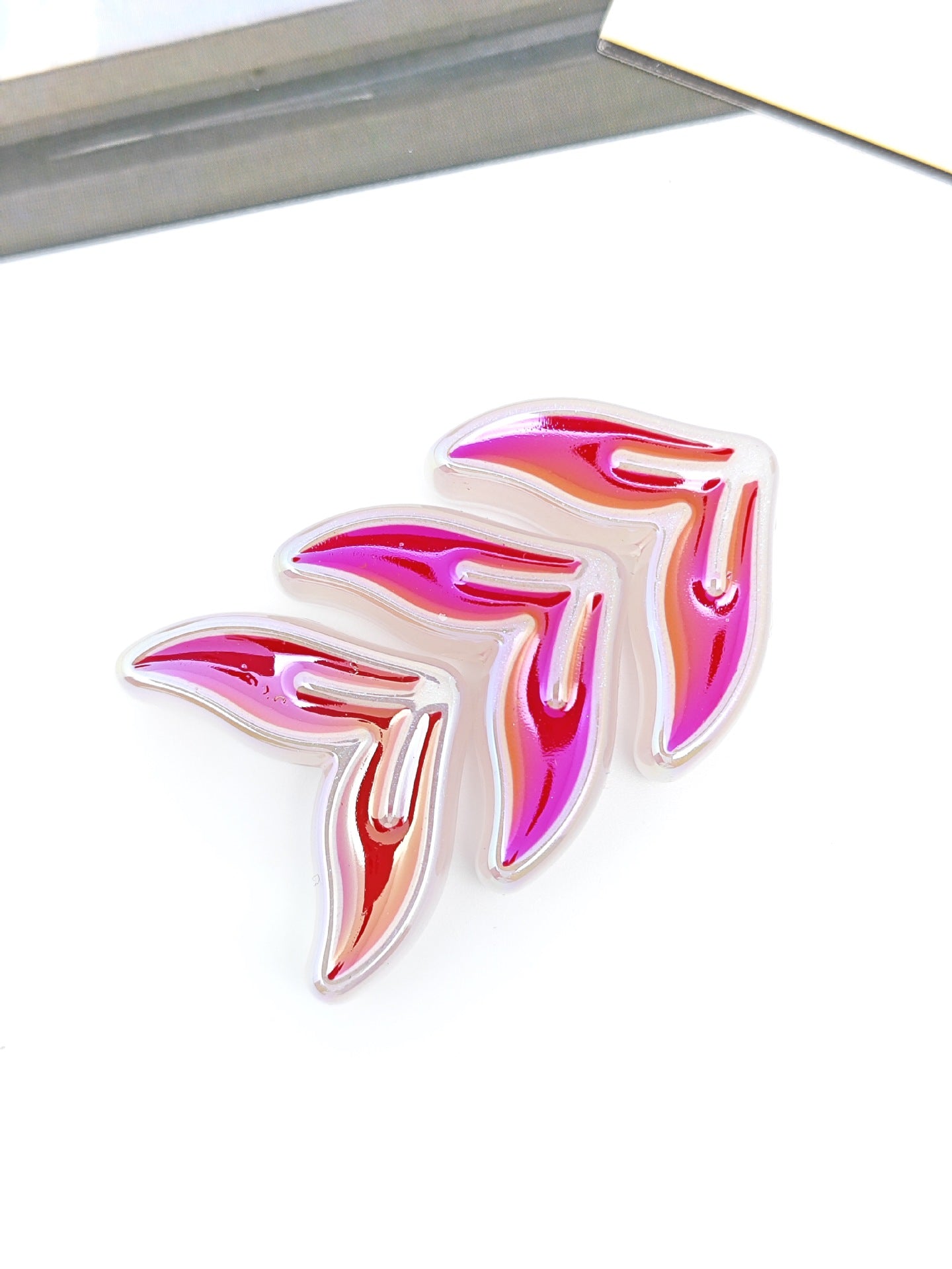Glow Mermaid Tail Acrylic Beads 29x20x9mm Glow In The Dark 50pcs 21