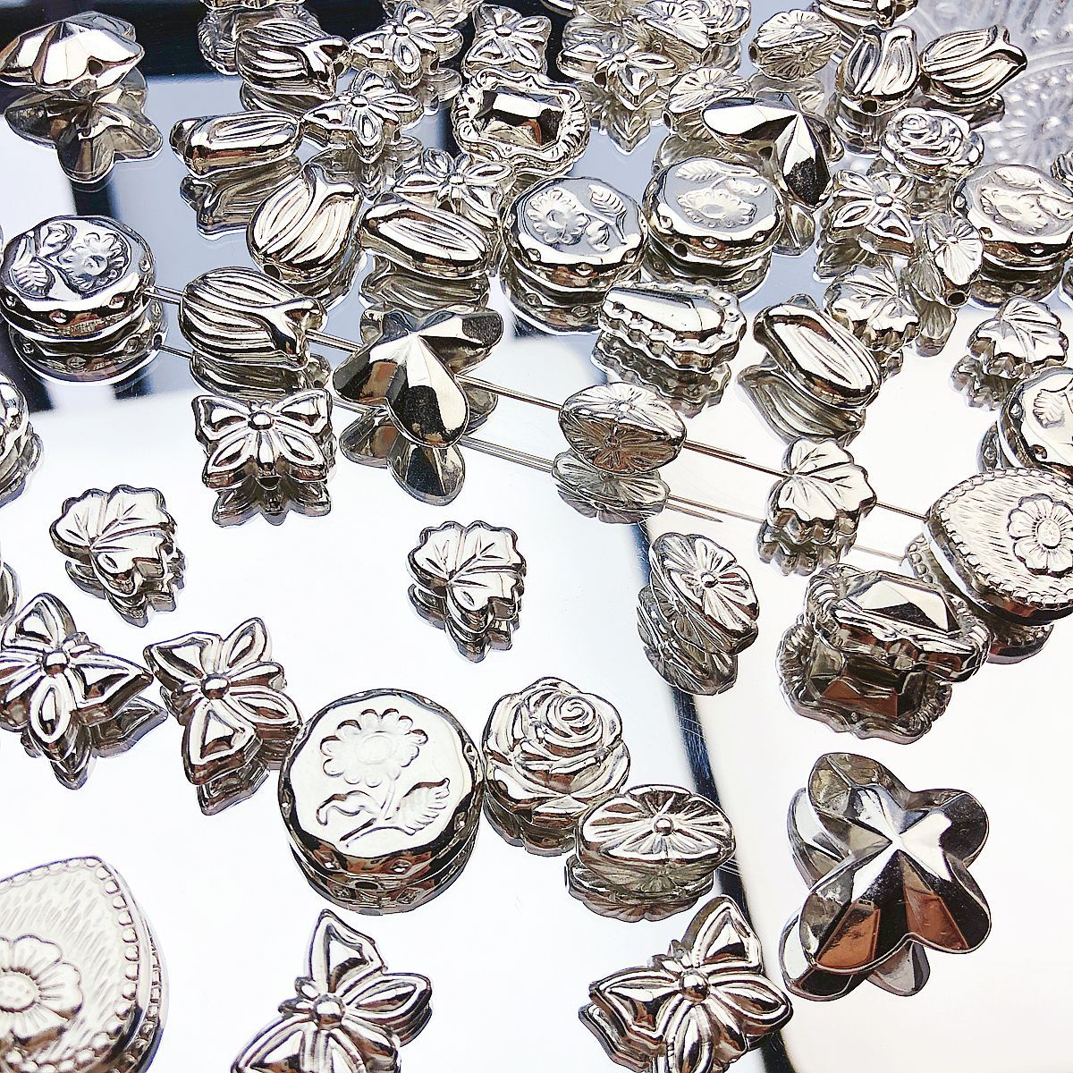 Flower Acrylic Beads Glossy Silver Tone Floral Detail CCB Plastic 100pcs 2