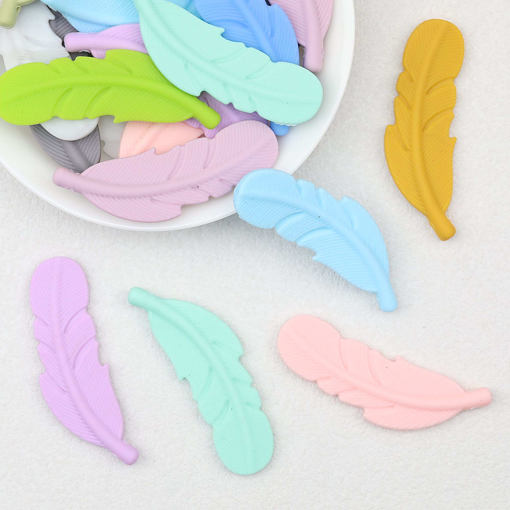 Colorful Feather Shaped Silicone Beads 20pcs