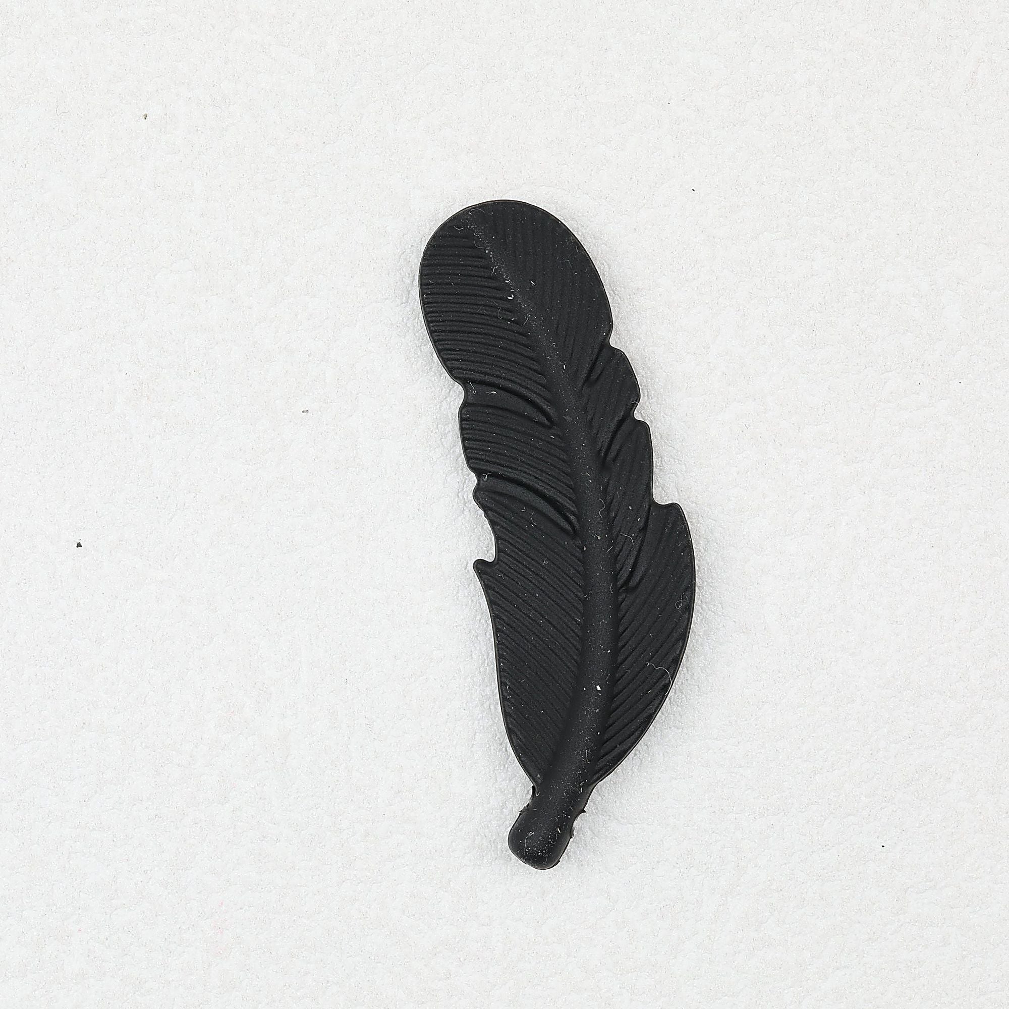 Colorful Feather Shaped Silicone Beads 20pcs - Ink Black