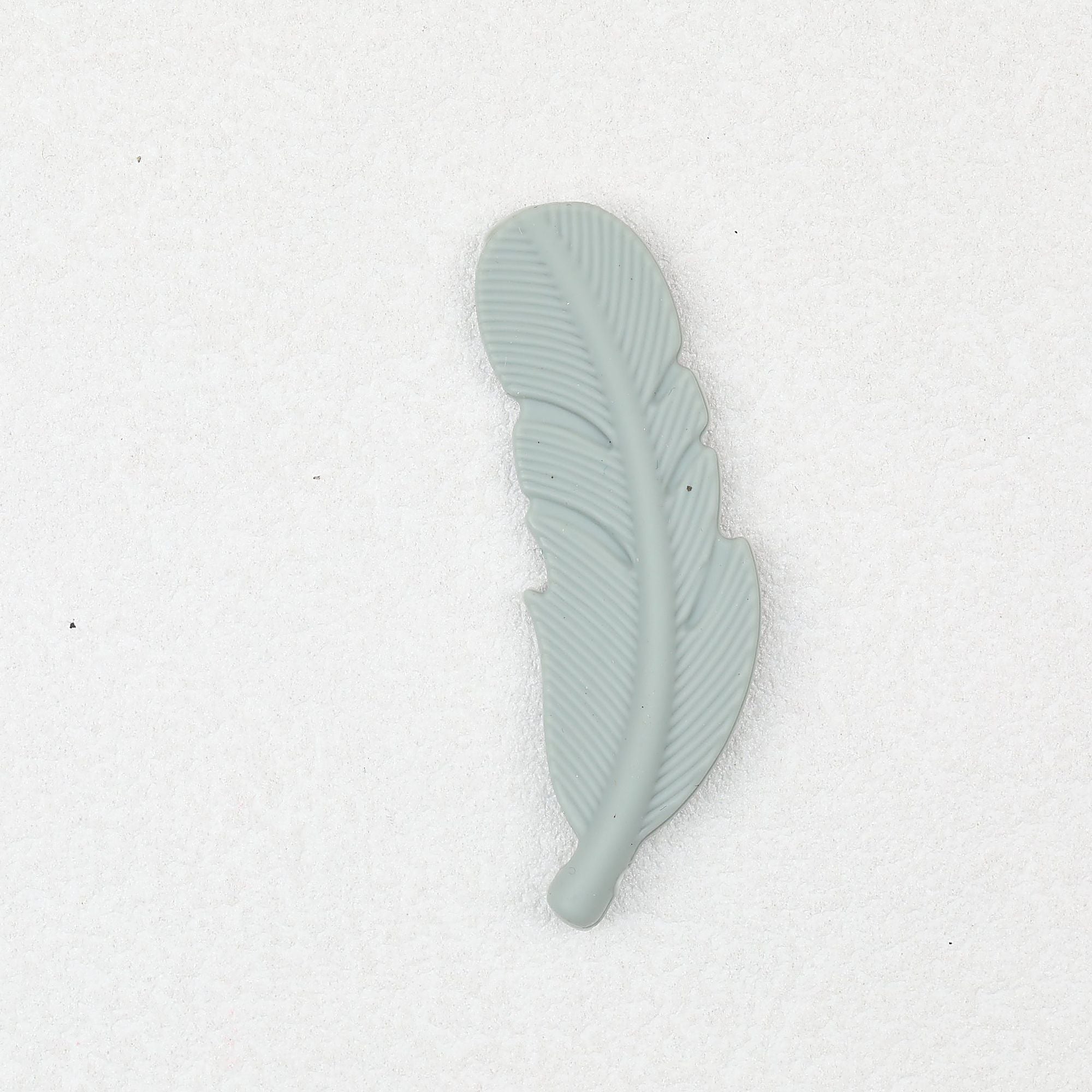 Colorful Feather Shaped Silicone Beads 20pcs - Dark Green Gray