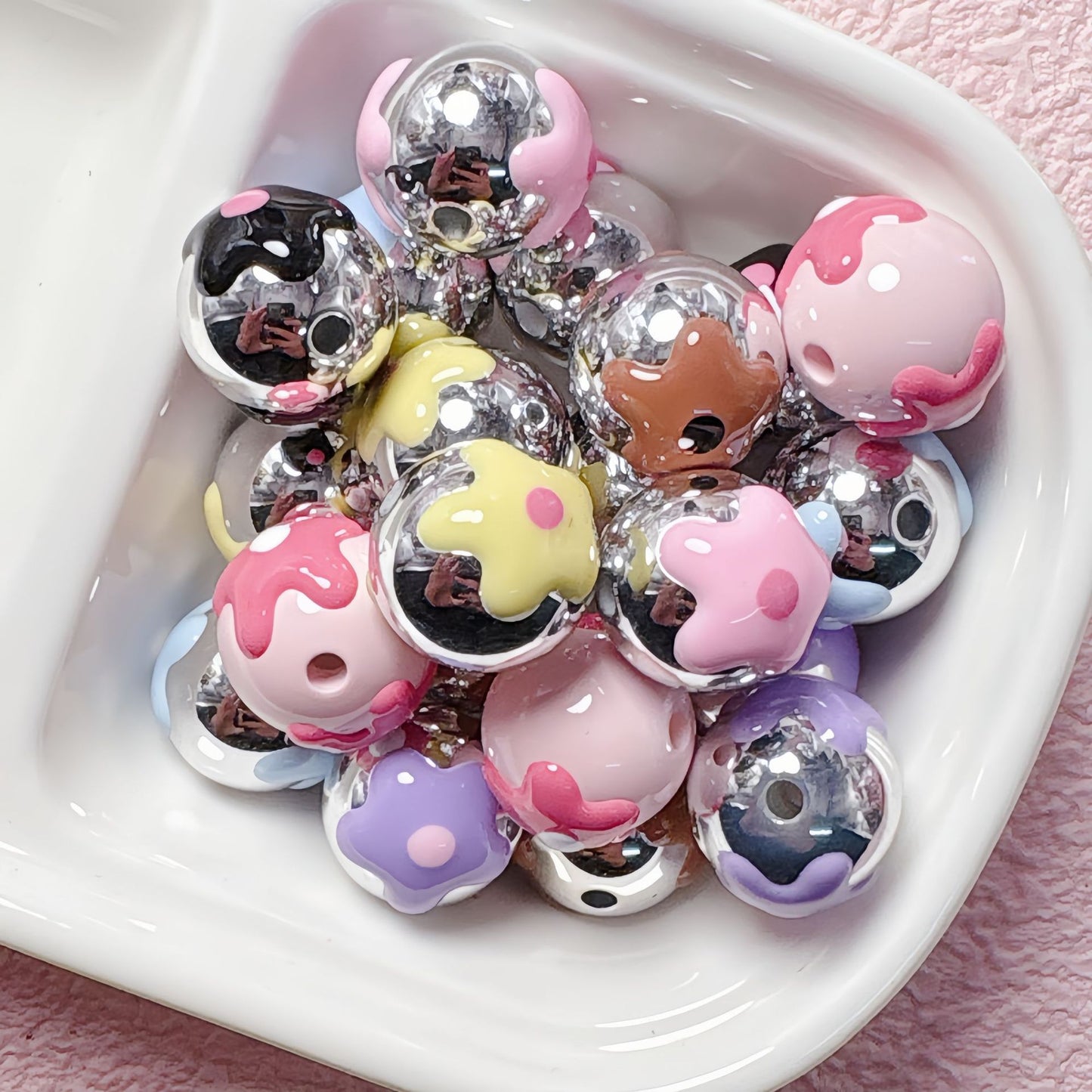 Hand-Painted Flower Heart Round Acrylic Beads 16mm 10pcs 10