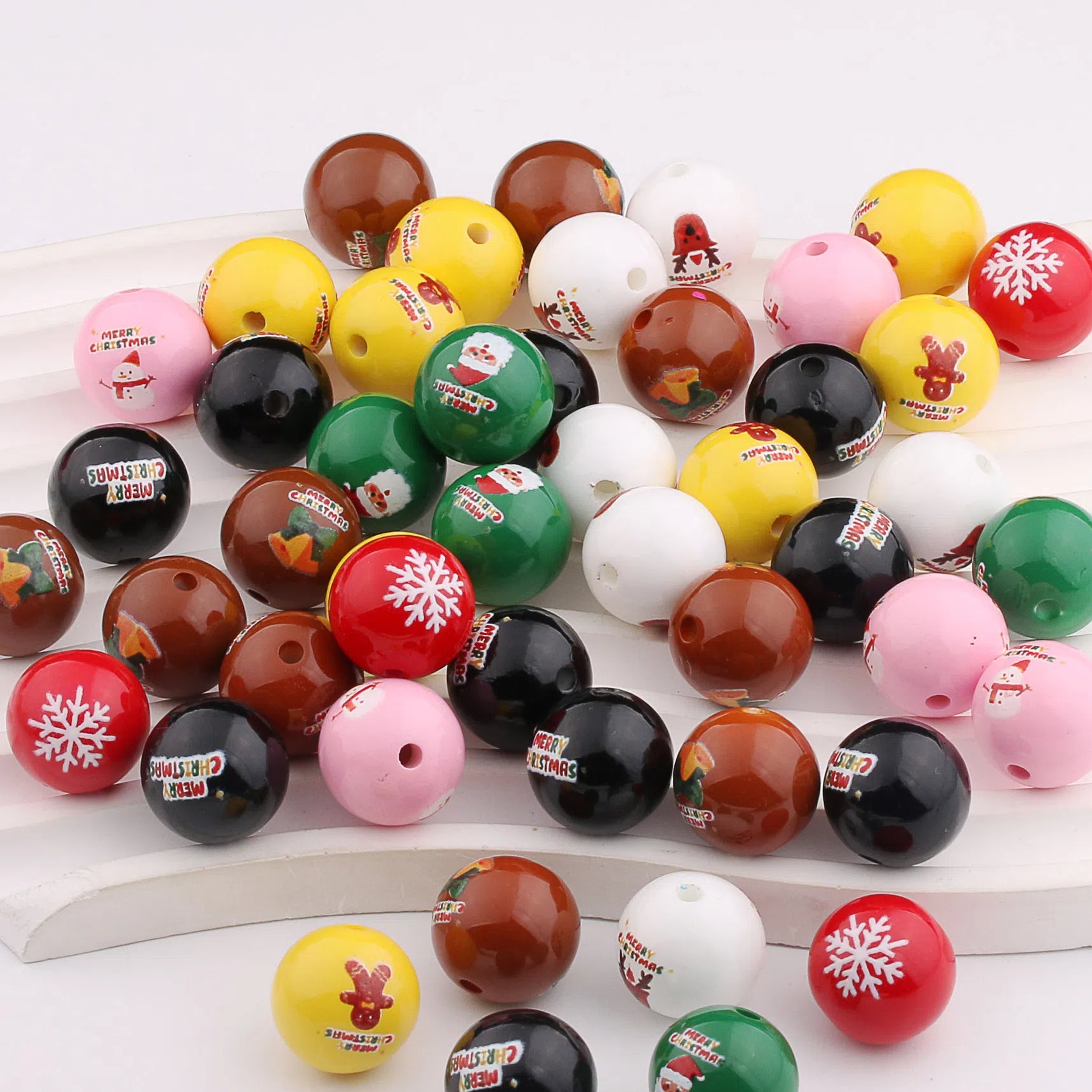Colorful Christmas Printed Acrylic Beads 16mm Festive Designs 20pcs 2